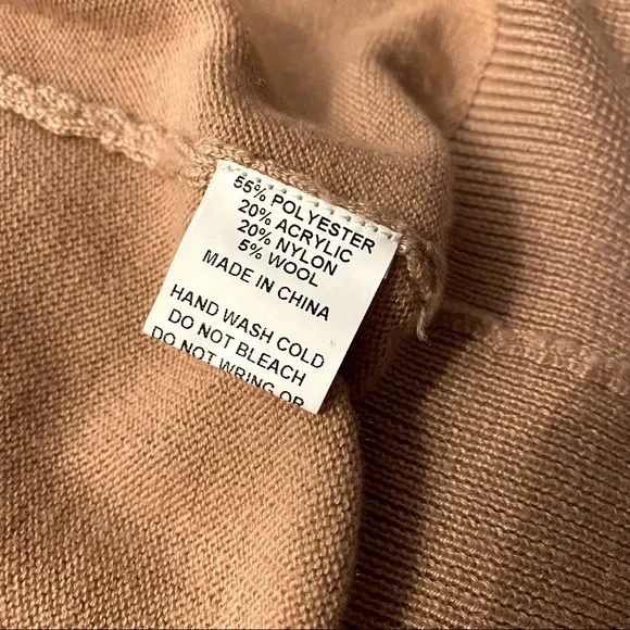 Peach cardigan with lace collar and pearl buttons - Picture 4 of 7